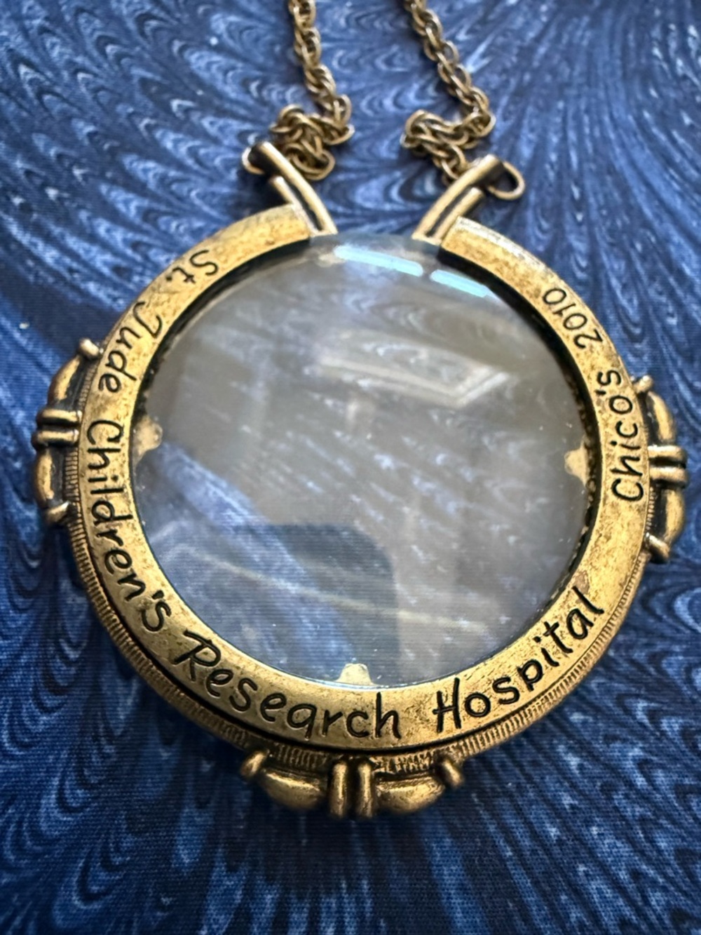 St. Jude’s Commemorative 2010 Magnifying Glass on a Chain - Picture 2 of 9